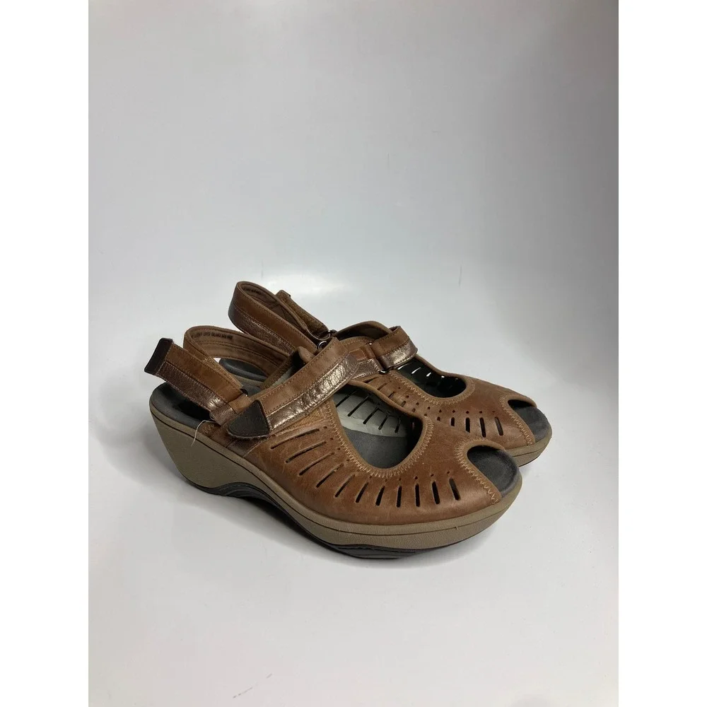 Privo by Clarks Wedge Sandals Womens 8M Brown Good Leather Peep Toe Laser Cut